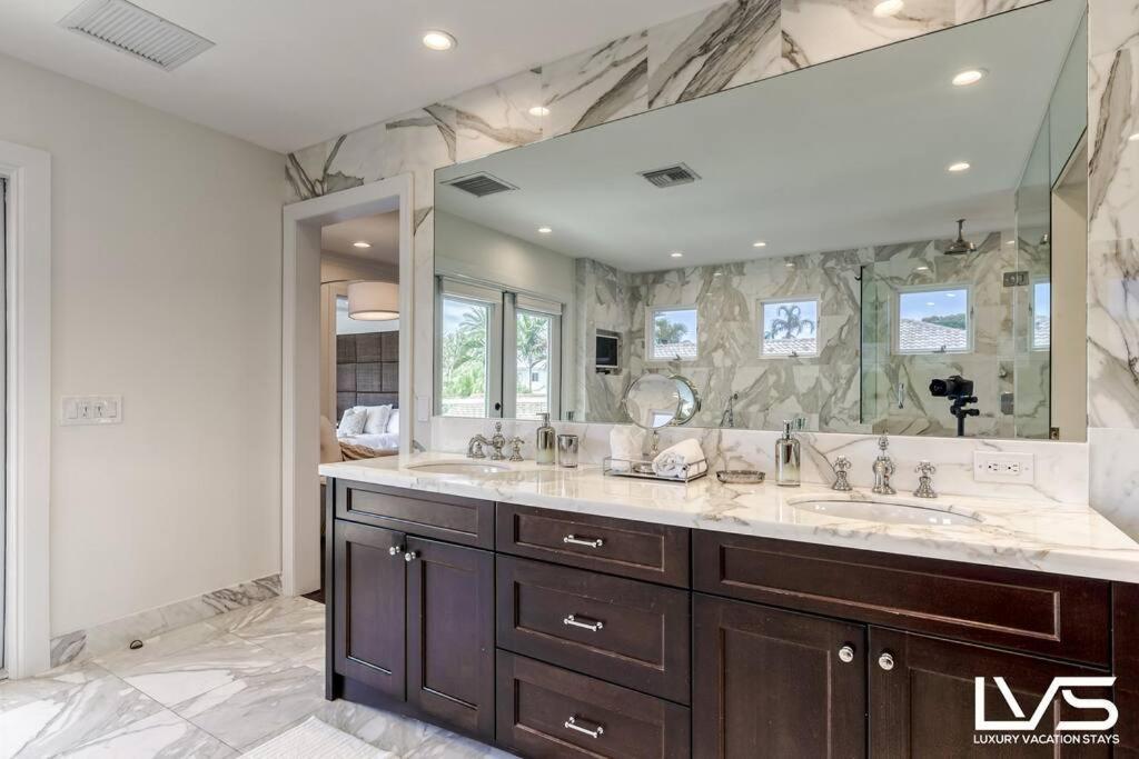 Poinciana-luxehome Wlk2beach Heatedpool Hottub Holiday home Fort Lauderdale