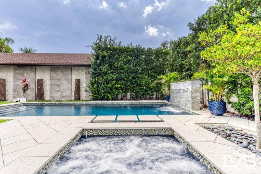 Poinciana-luxehome Wlk2beach Heatedpool Hottub Holiday home Fort Lauderdale