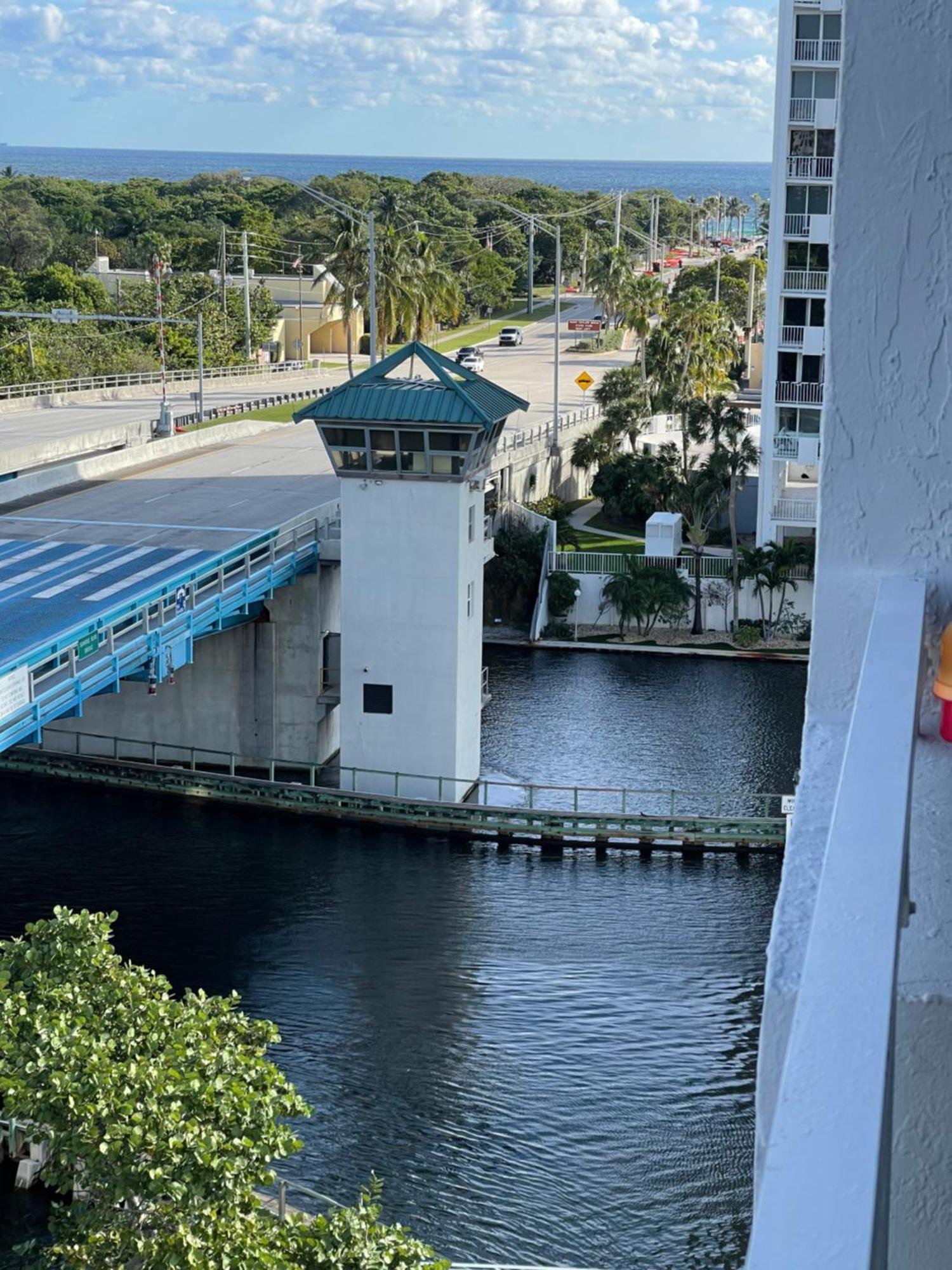 New Luxury Water Front *
