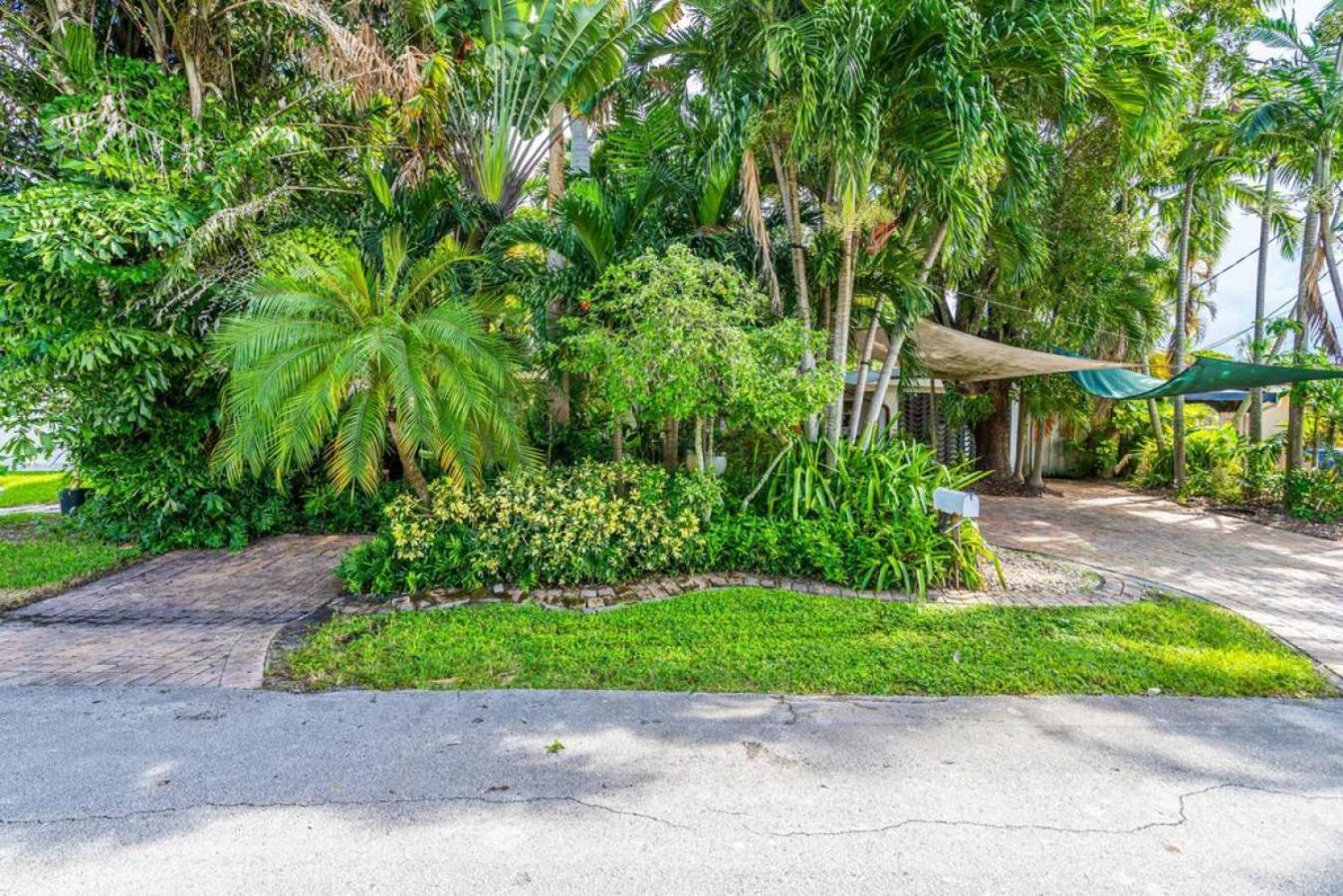 Charming Waterfront Pool Holiday home Fort Lauderdale
