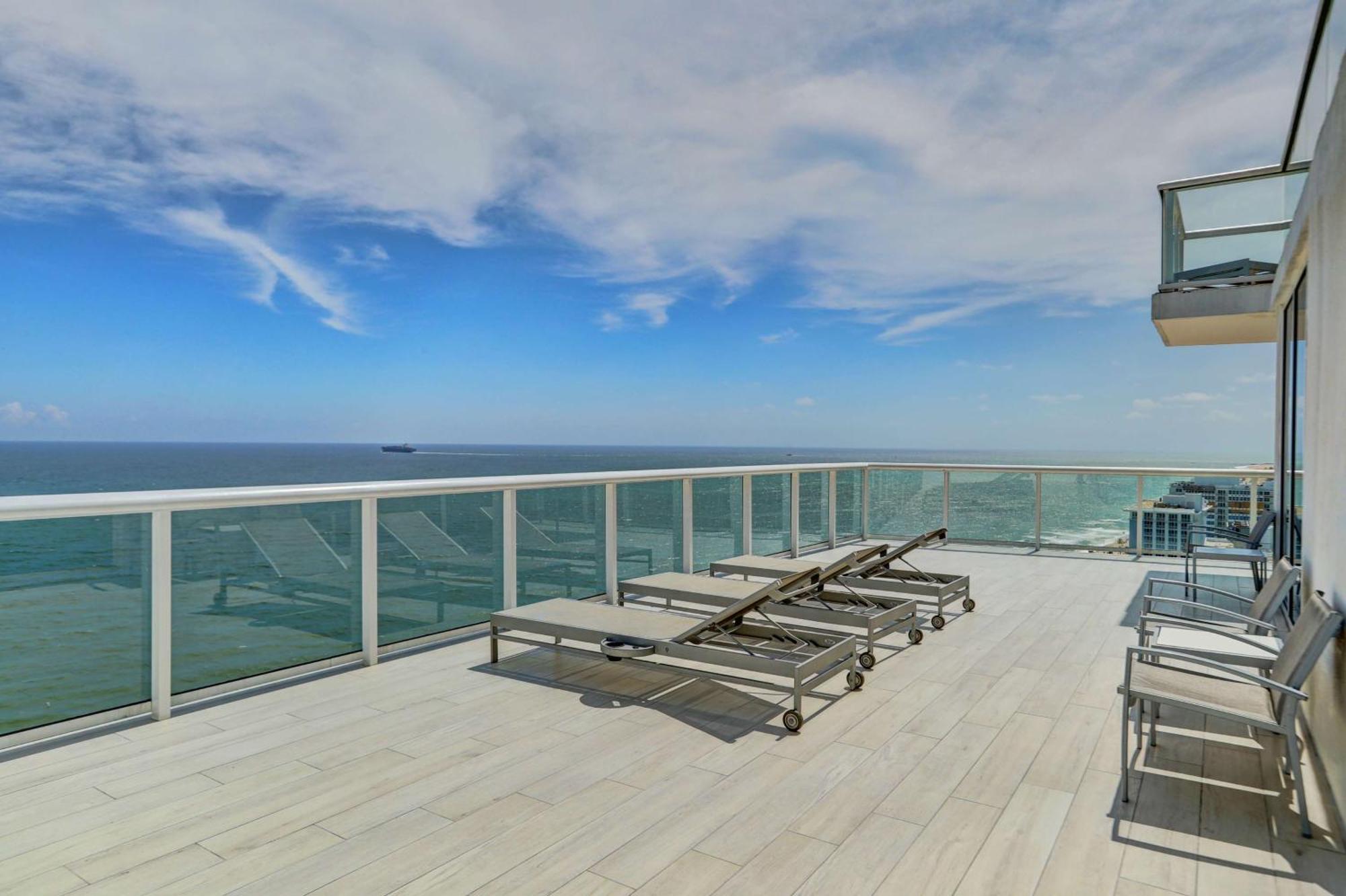 Resort House Lauderdale, A Hilton 4*