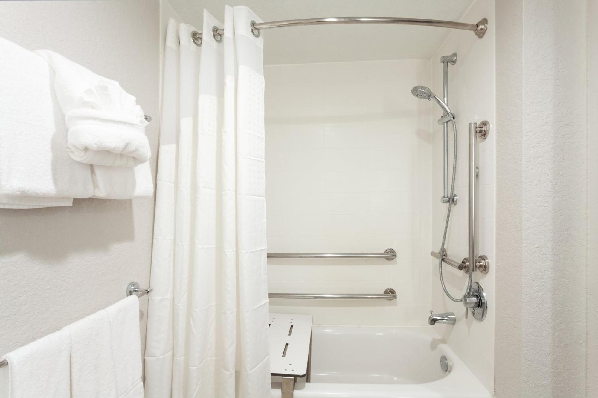 Express & Lauderdale Airport/cruise Port By Ihg Hotel Fort Lauderdale