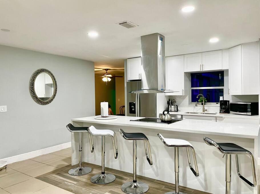 The Point, Near Airport, Beach, Hard Rock Holiday home