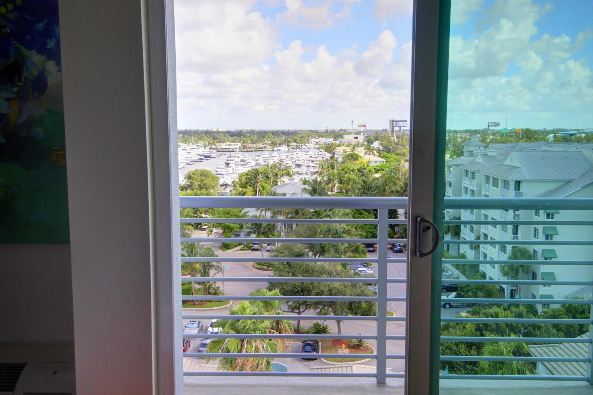 Maritime Lauderdale Airport & Cruiseport