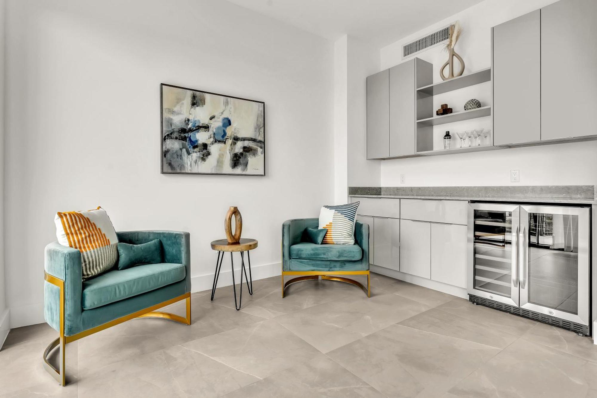 Apartment Ocean Wave Deluxe Brand New *