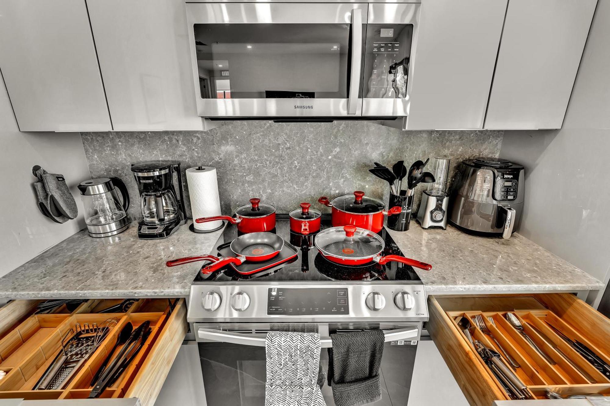 Ocean Wave Deluxe Brand New Apartment *