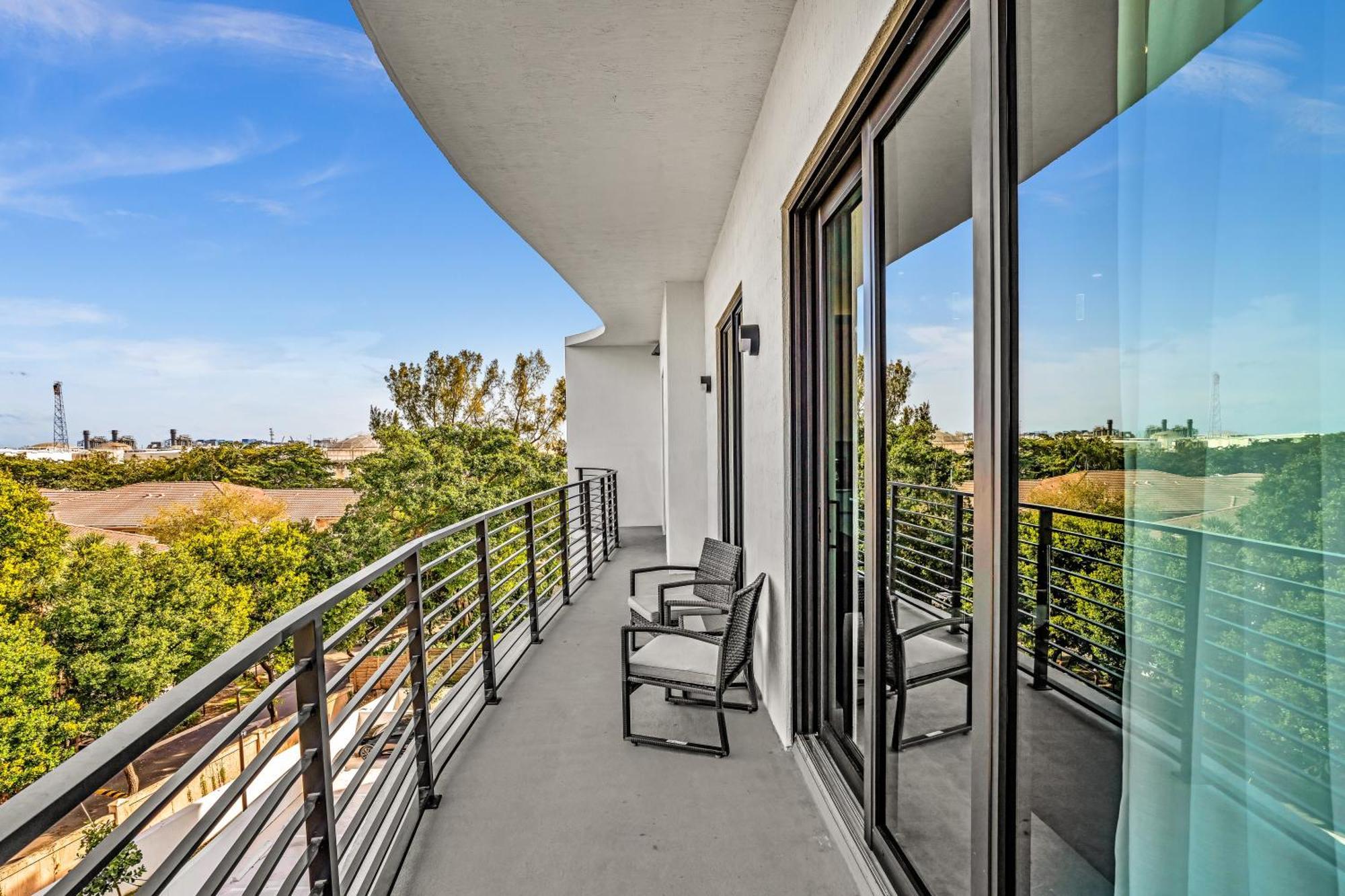Ocean Wave Deluxe Brand New Apartment