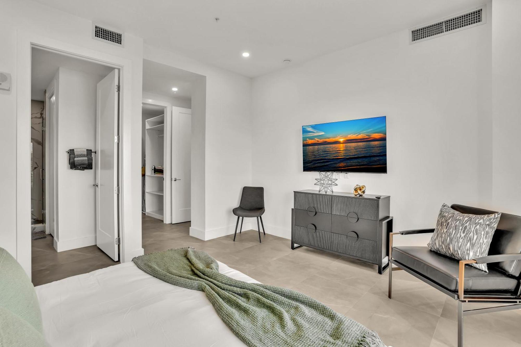 Ocean Wave Deluxe Brand New Apartment *