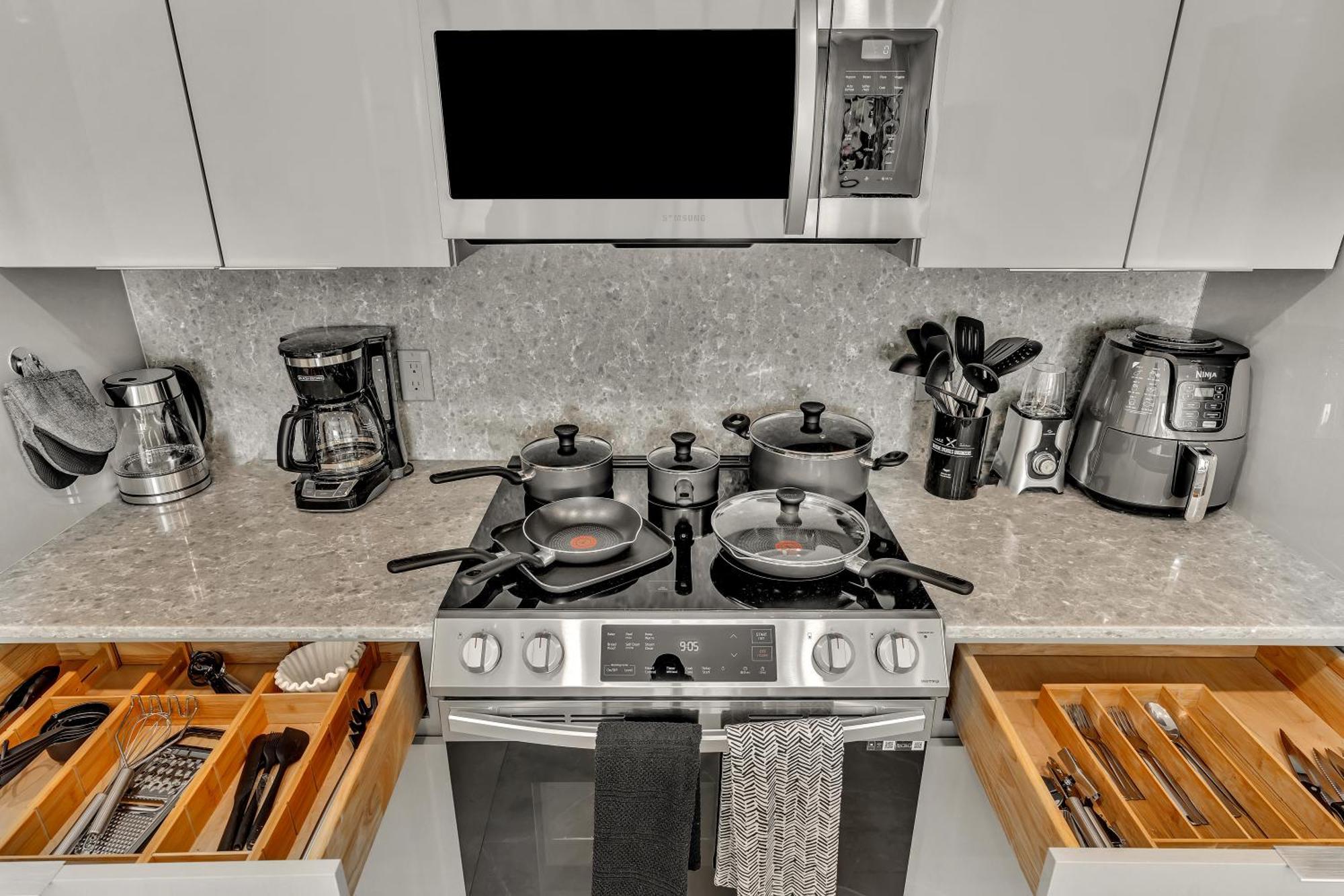 Ocean Wave Deluxe Brand New Apartment *