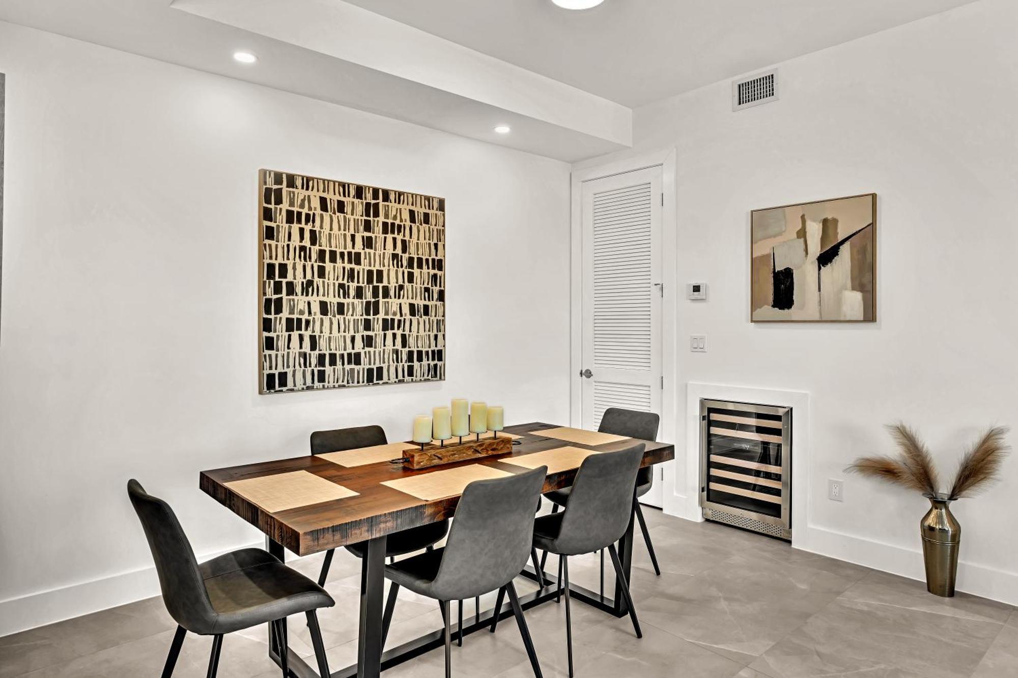 Apartment Ocean Wave Deluxe Brand New *