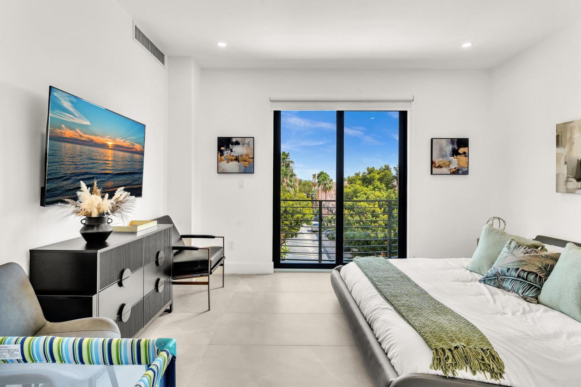 Ocean Wave Deluxe Brand New Apartment