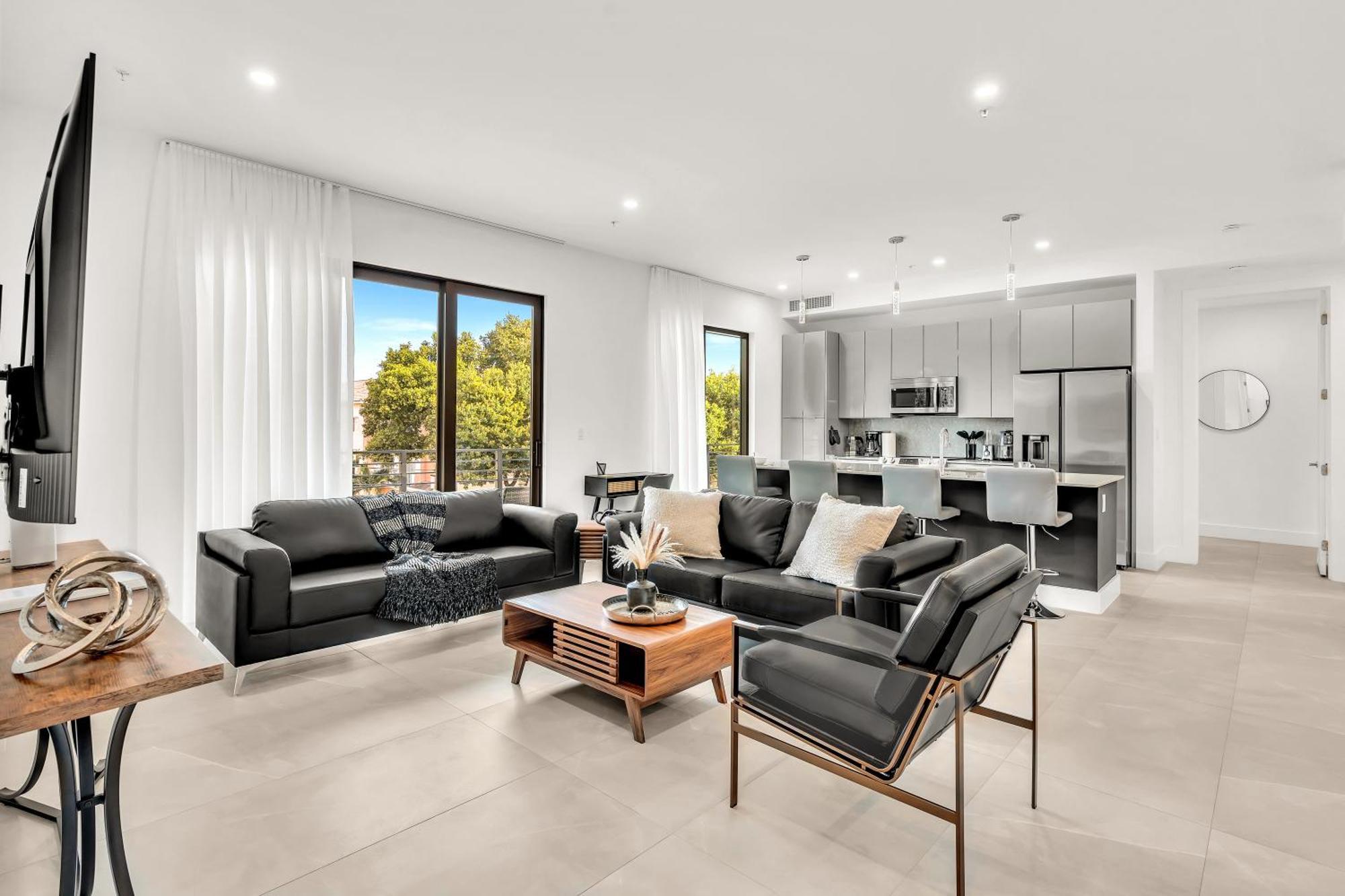 Ocean Wave Deluxe Brand New Apartment