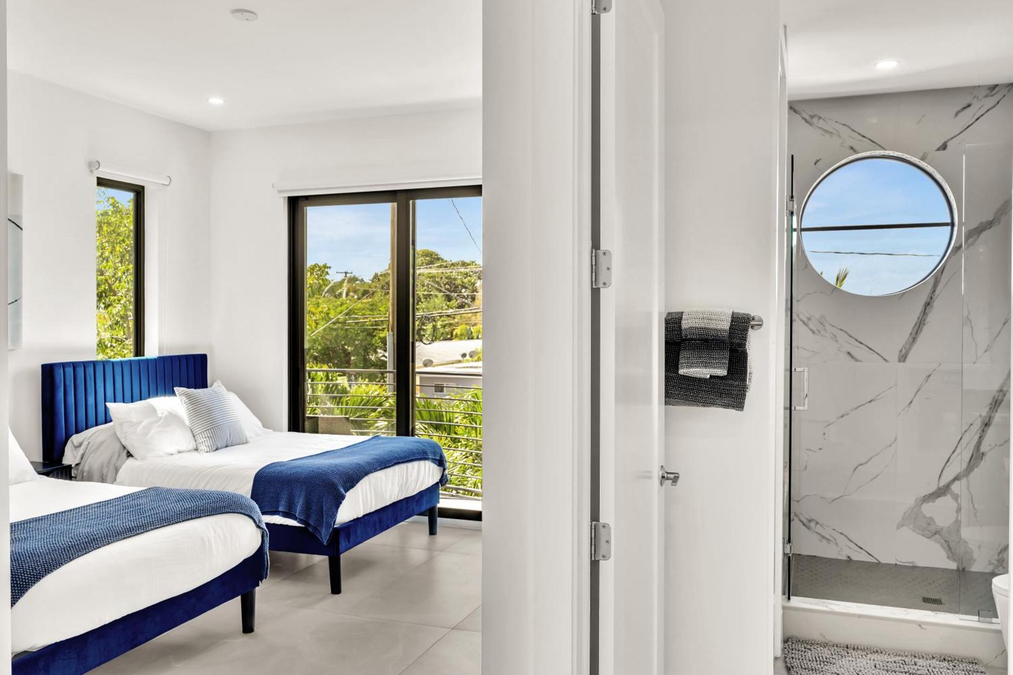 Ocean Wave Deluxe Brand New Apartment *