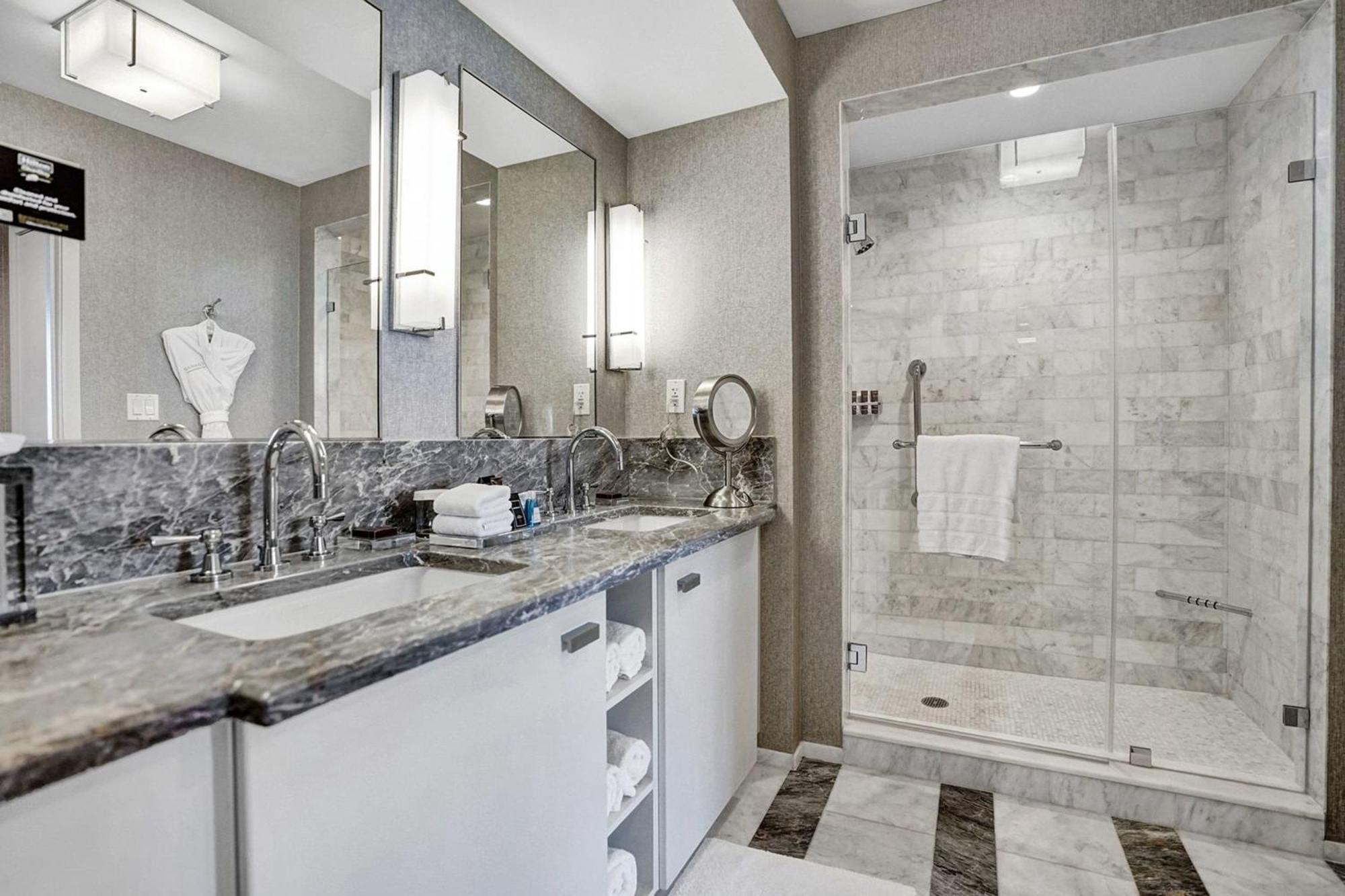 Chic Beachfront Bliss - Your Perfect 1 Bedroom Retreat!