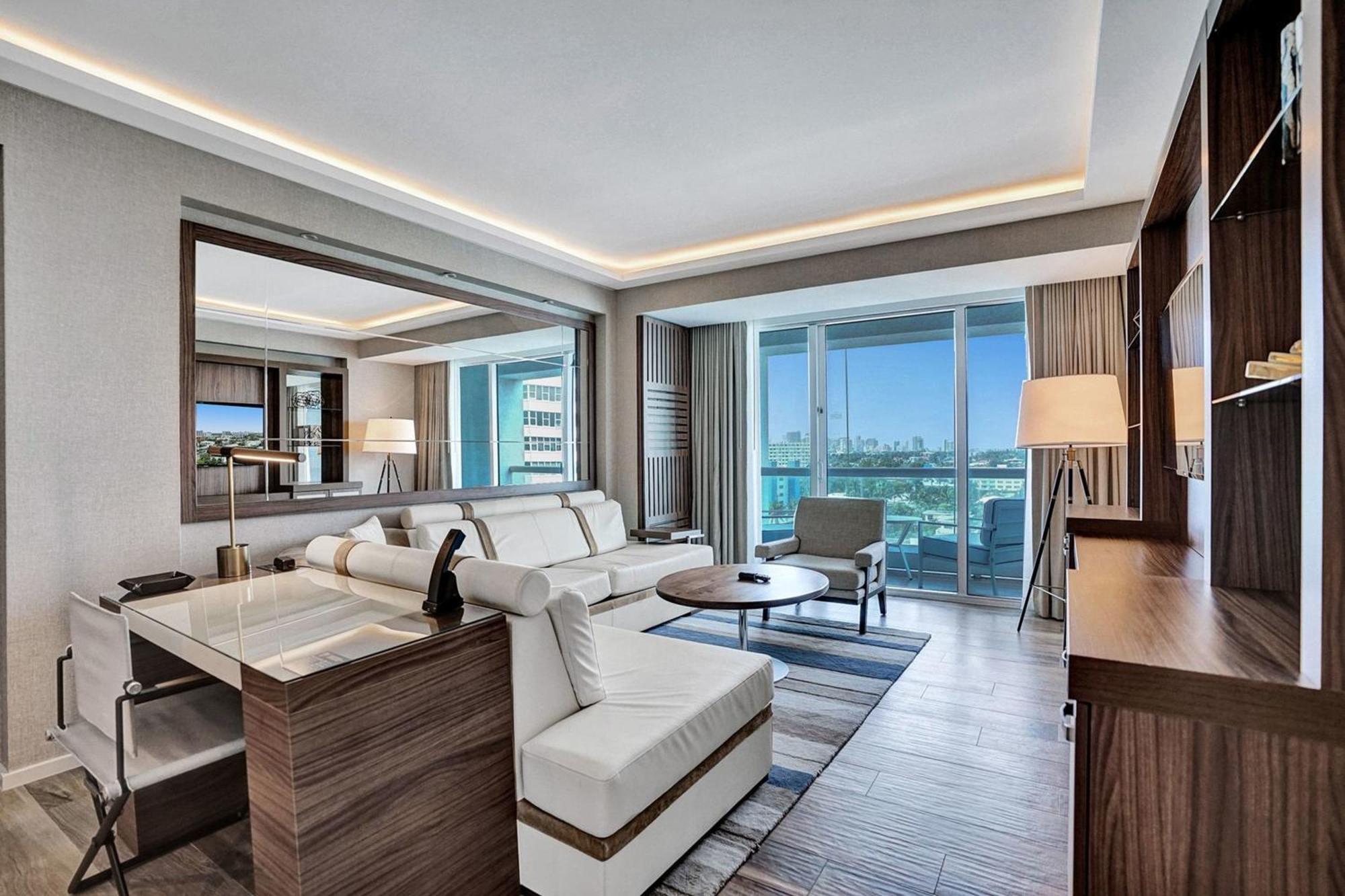 Chic Beachfront Bliss - Your Perfect 1 Bedroom Retreat! Apartment *