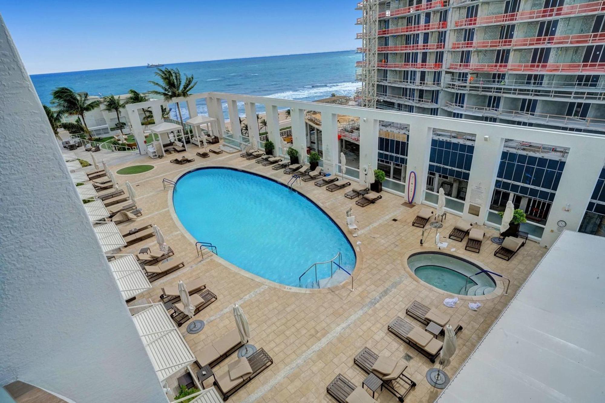 Chic Beachfront Bliss - Your Perfect 1 Bedroom Retreat! Fort Lauderdale