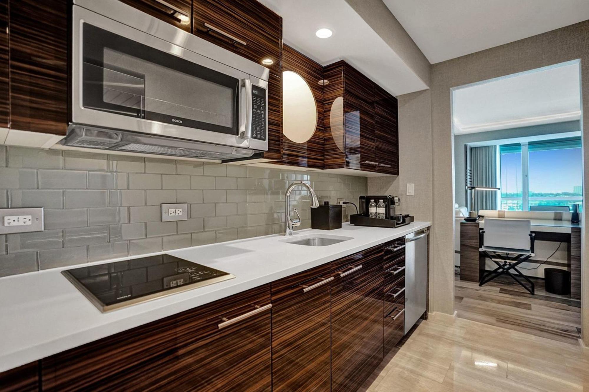 Chic Beachfront Bliss - Your Perfect 1 Bedroom Retreat! *