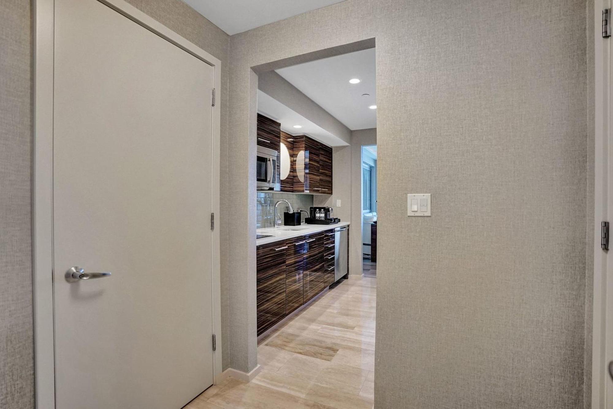 Chic Beachfront Bliss - Your Perfect 1 Bedroom Retreat!