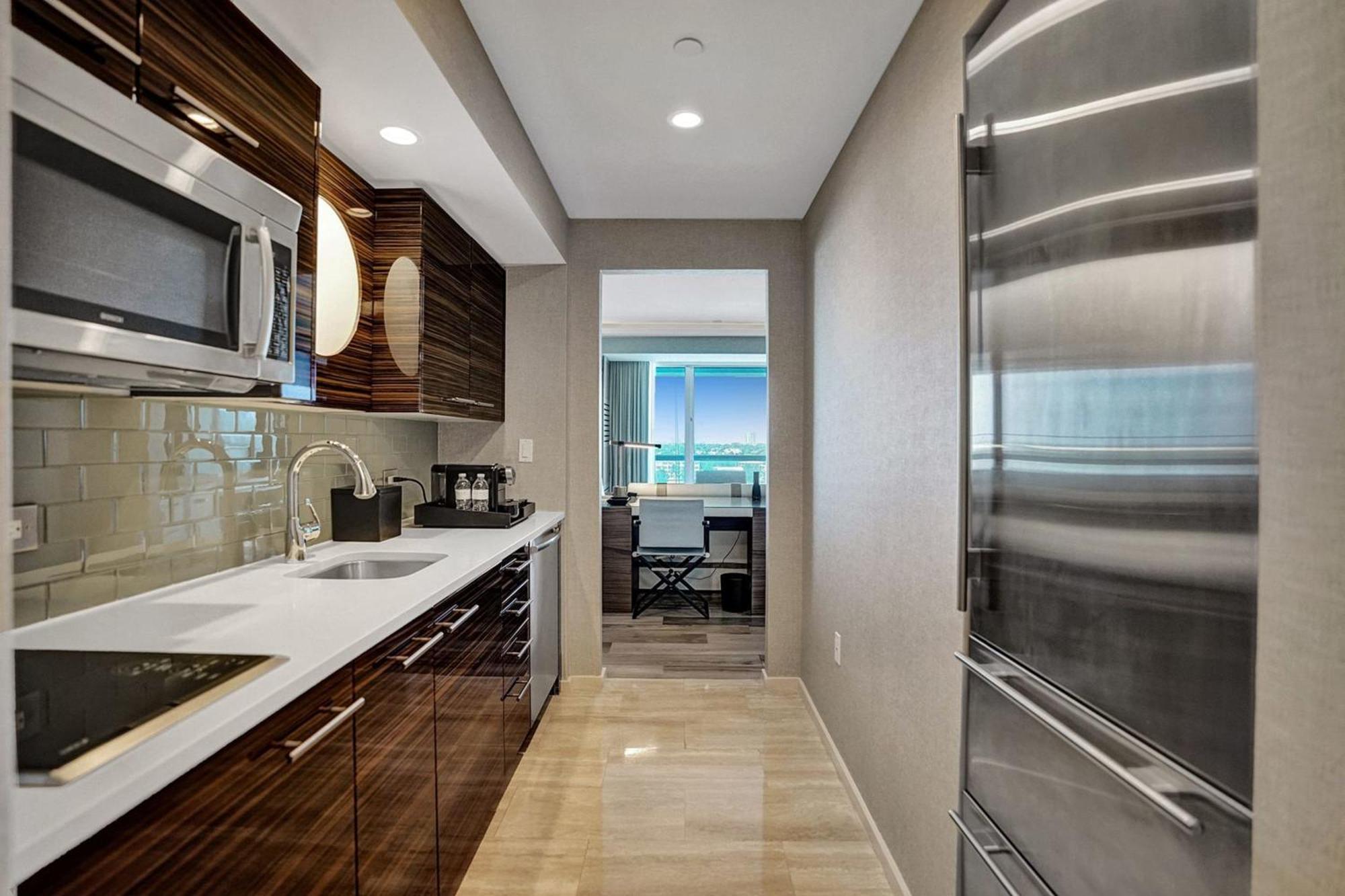 Apartment Chic Beachfront Bliss - Your Perfect 1 Bedroom Retreat! Fort Lauderdale
