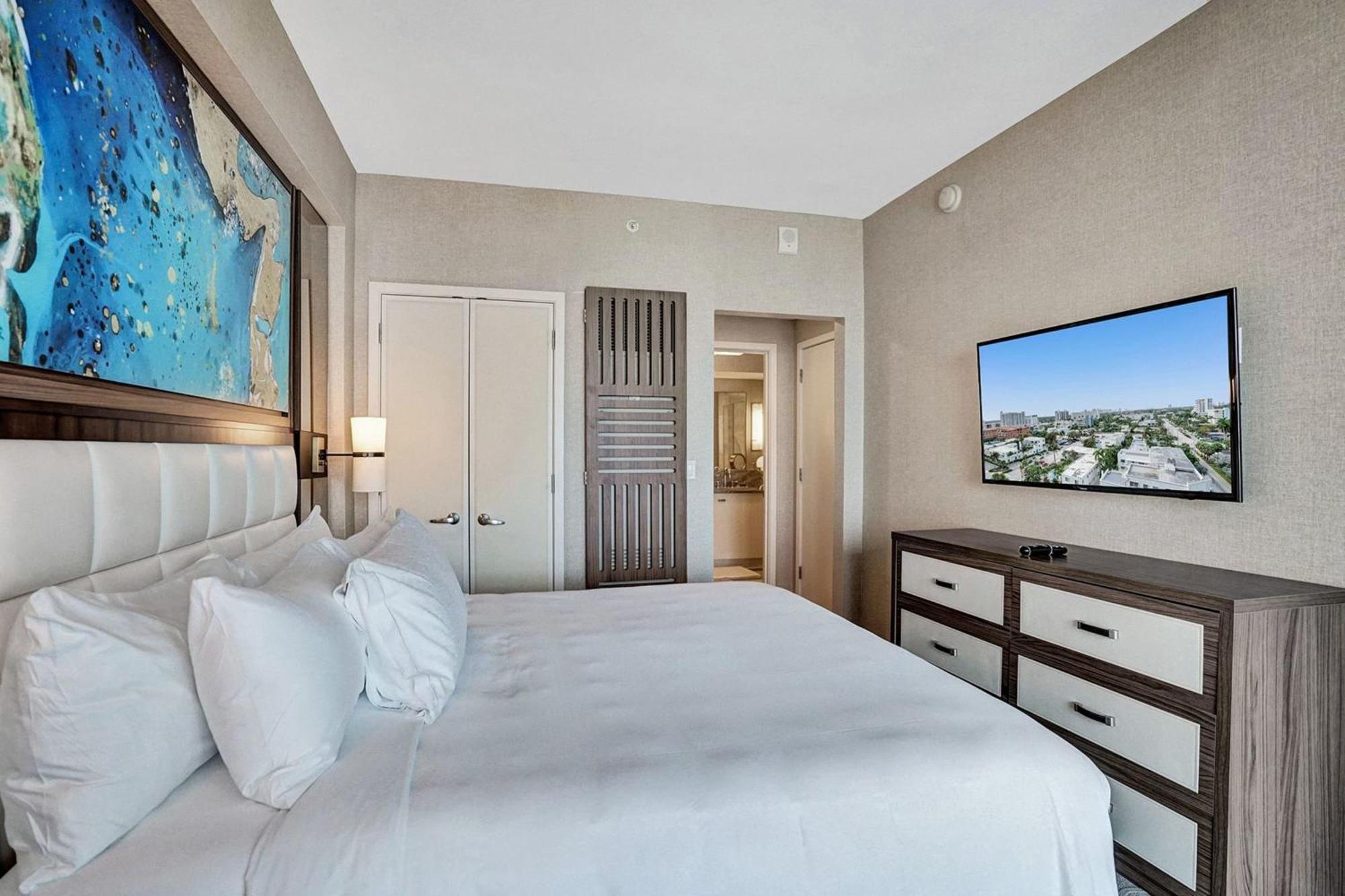 Chic Beachfront Bliss - Your Perfect 1 Bedroom Retreat! Apartment *