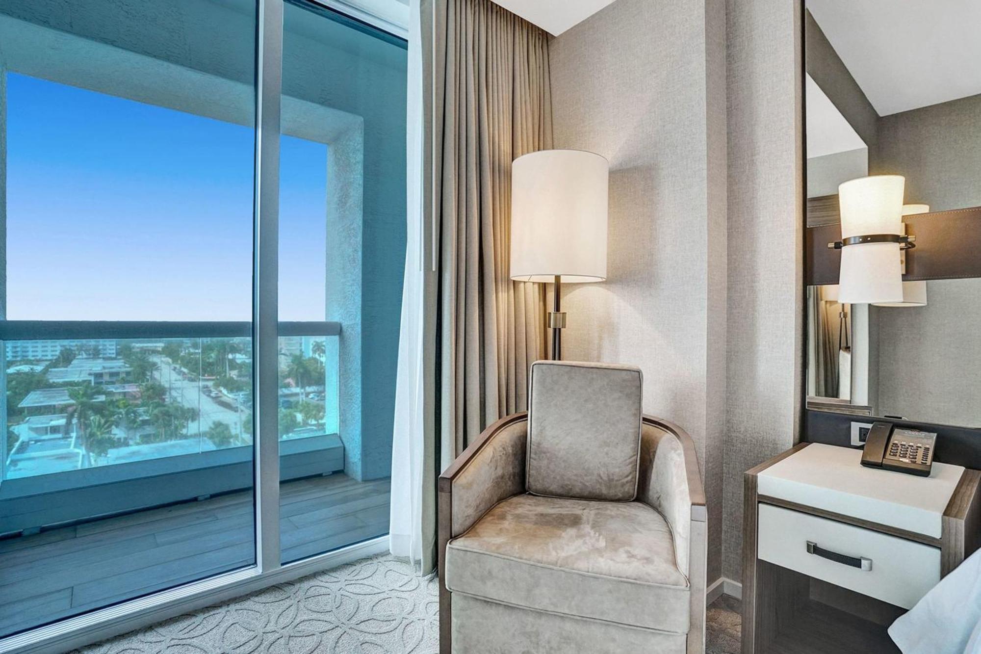 Apartment Chic Beachfront Bliss - Your Perfect 1 Bedroom Retreat! Fort Lauderdale