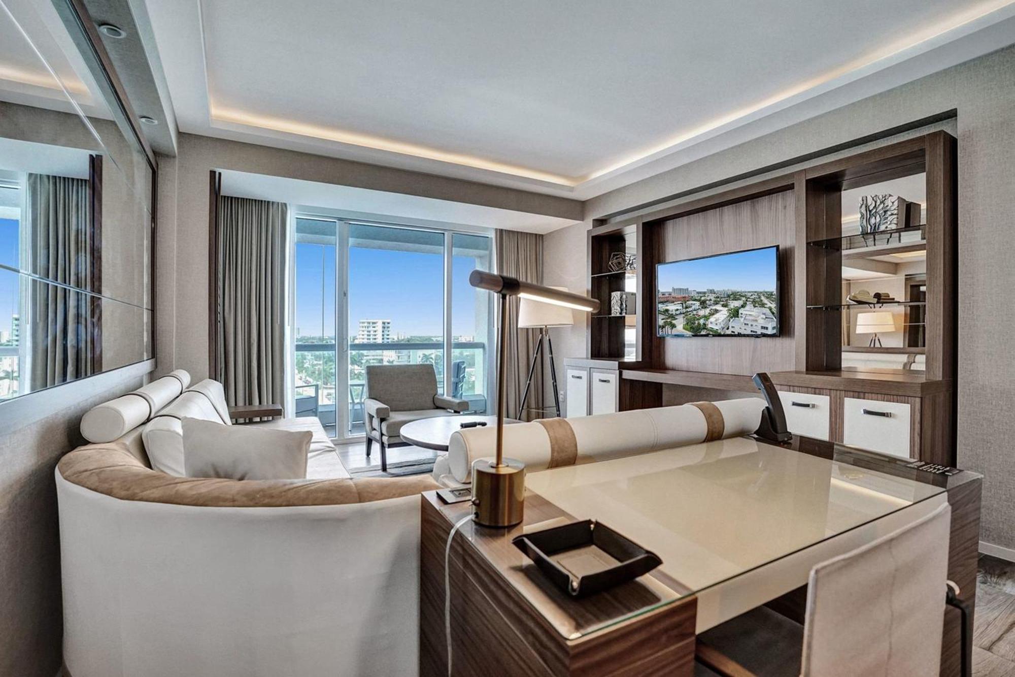 Apartment Chic Beachfront Bliss - Your Perfect 1 Bedroom Retreat!