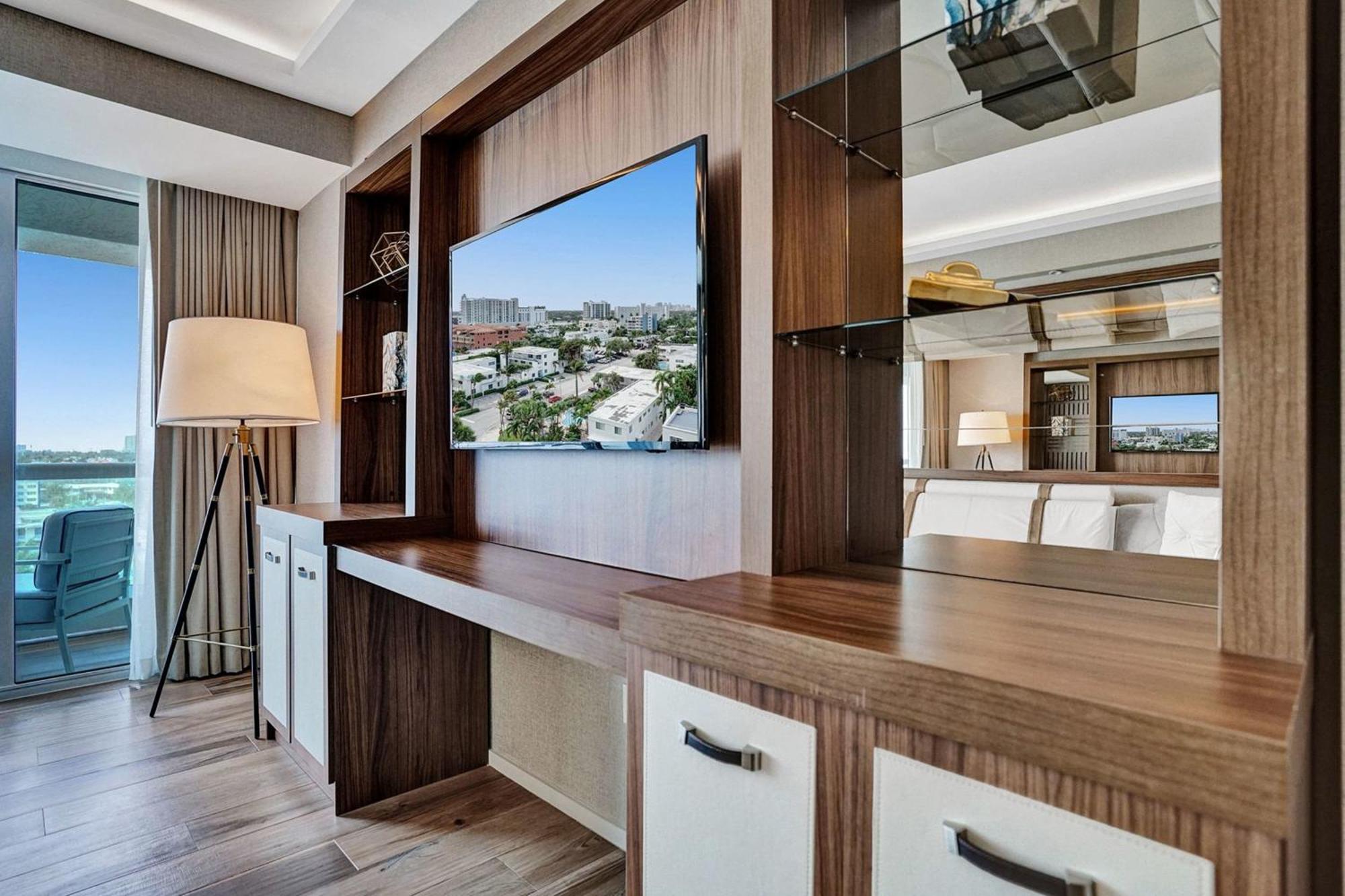 Chic Beachfront Bliss - Your Perfect 1 Bedroom Retreat! Fort Lauderdale