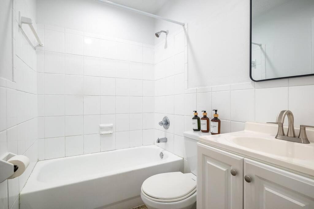 Lovely 2 Bed 1 Bath Near Olas W/free Parking! Apartment