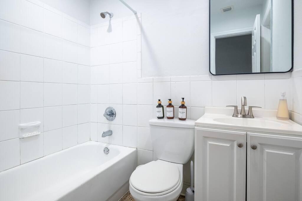 Lovely 2 Bed 1 Bath Near Olas W/free Parking! Apartment *