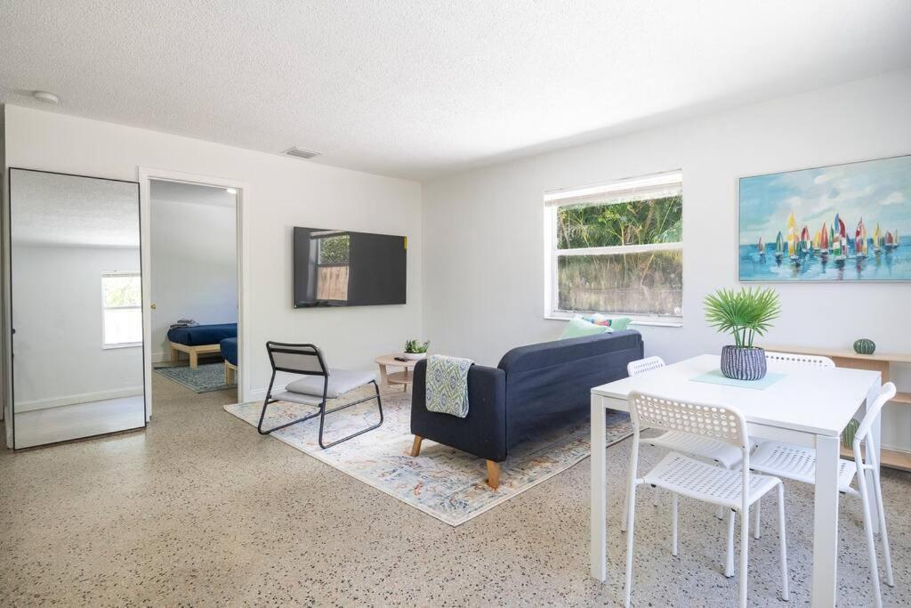 Apartment Lovely 2 Bed 1 Bath Near Olas W/free Parking! *
