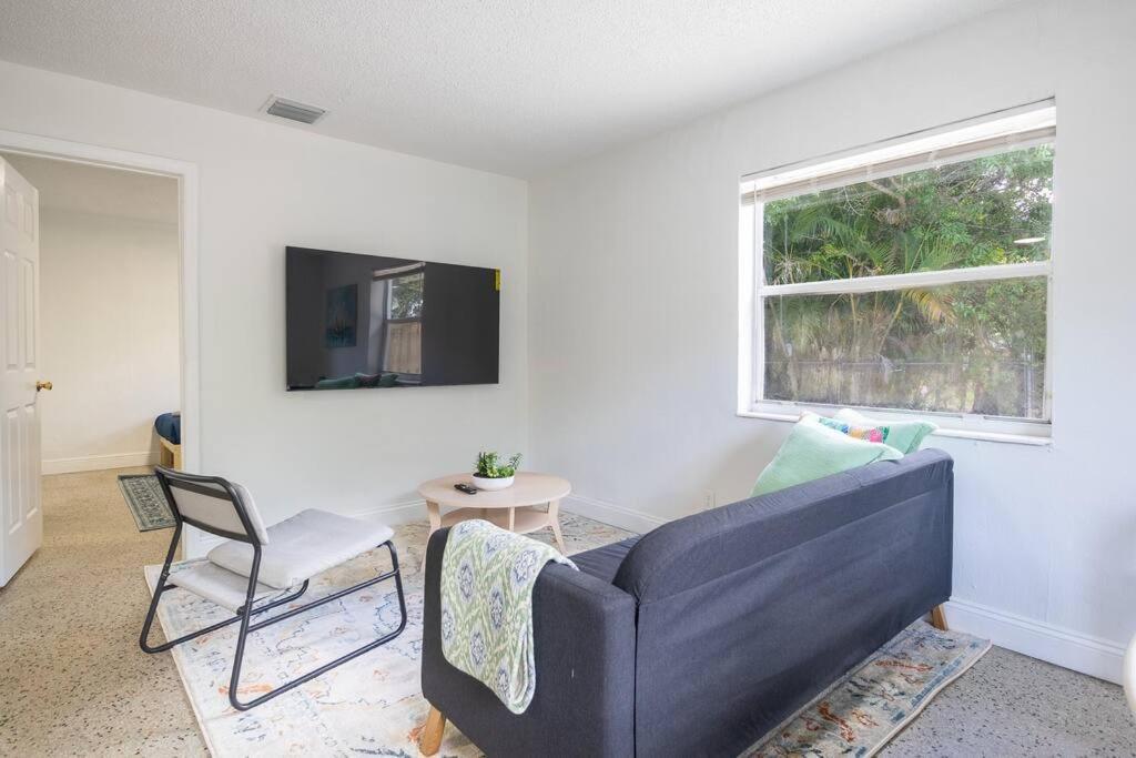 Lovely 2 Bed 1 Bath Near Olas W/free Parking! Fort Lauderdale