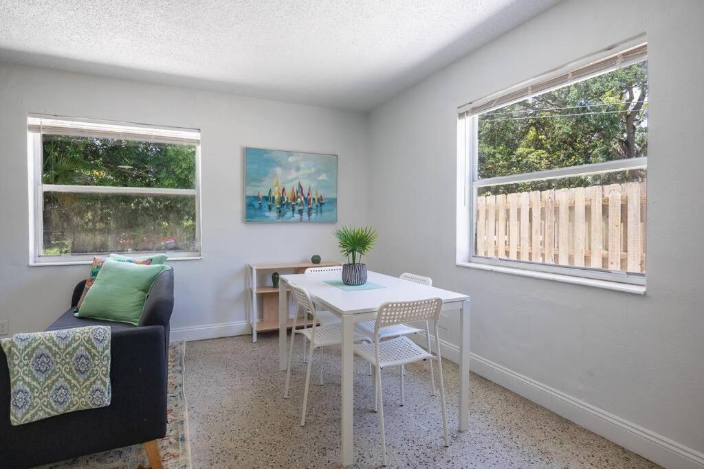 Lovely 2 Bed 1 Bath Near Olas W/free Parking! Apartment