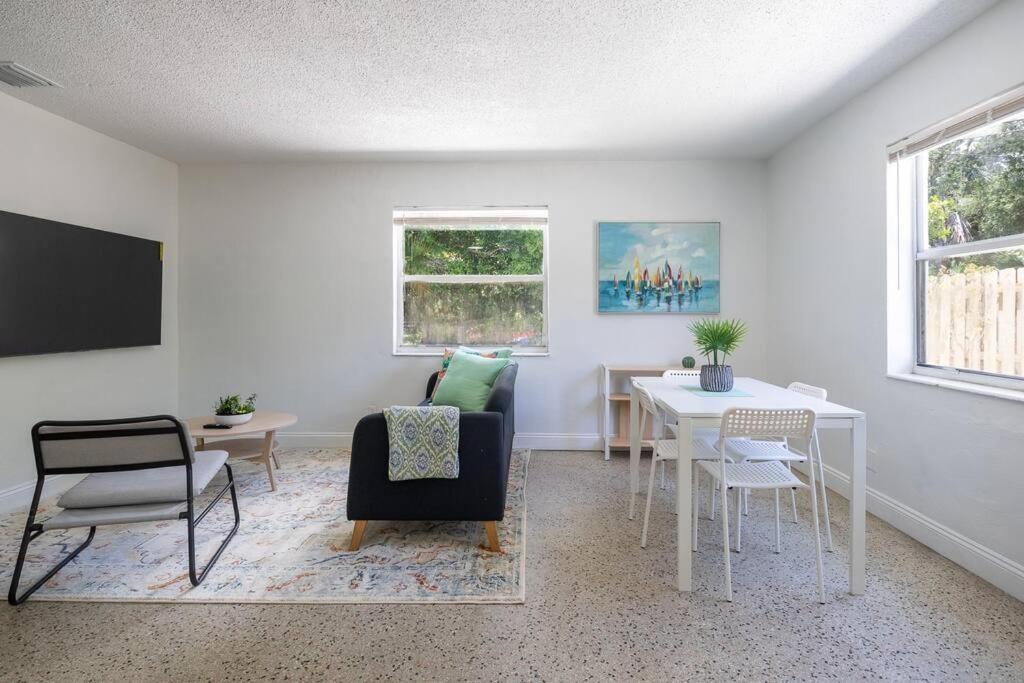 Apartment Lovely 2 Bed 1 Bath Near Olas W/free Parking!