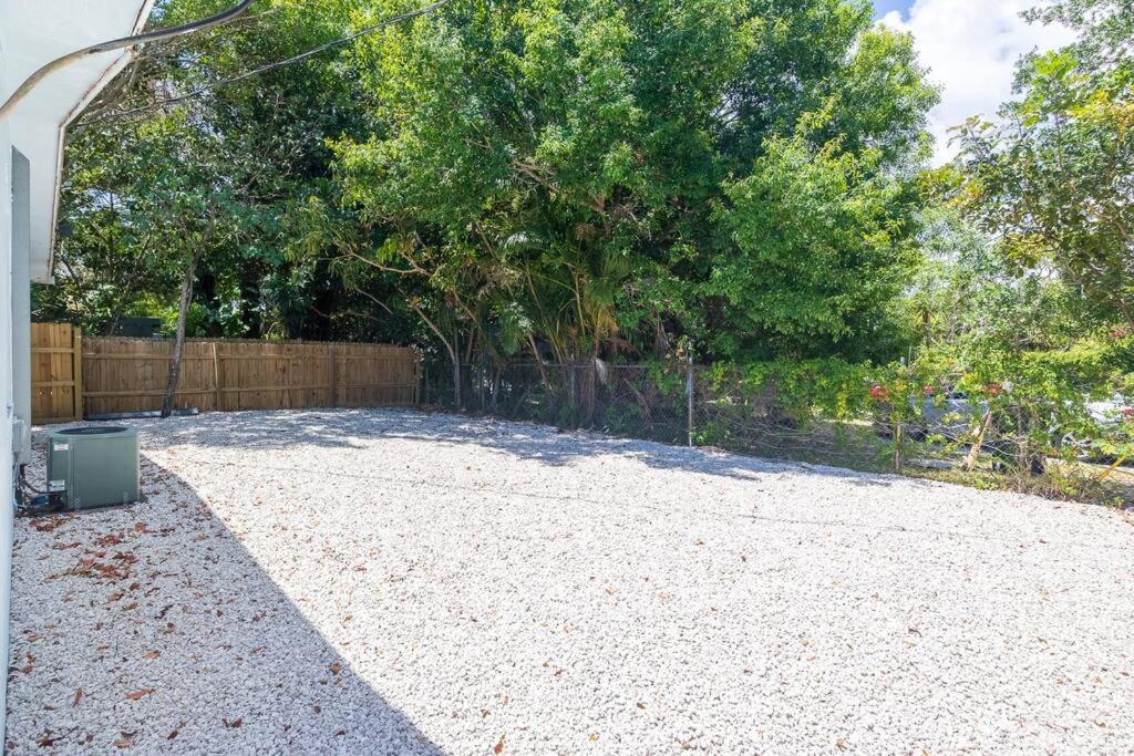 Lovely 2 Bed 1 Bath Near Olas W/free Parking!