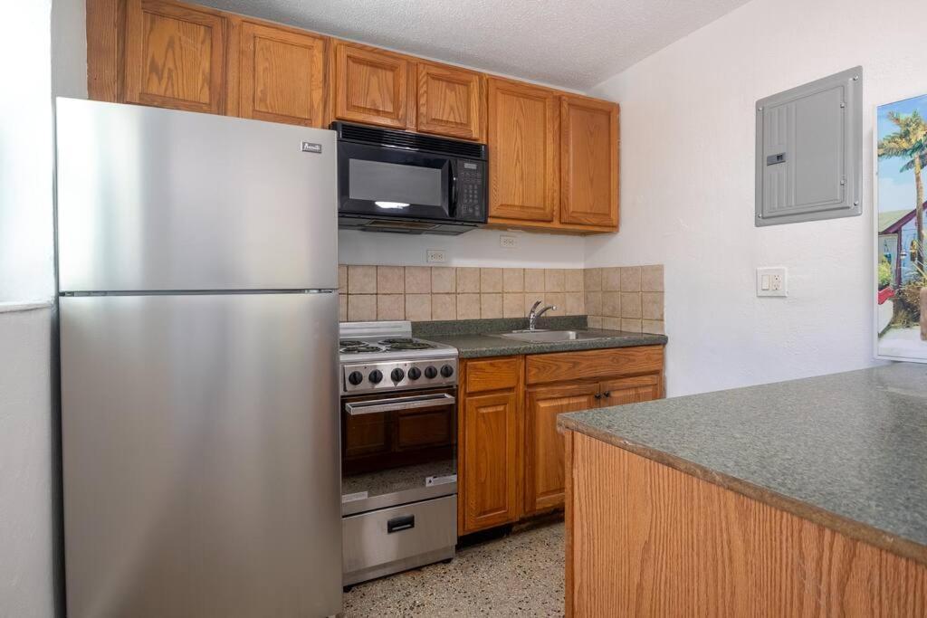 Lovely 2 Bed 1 Bath Near Olas W/free Parking! Apartment