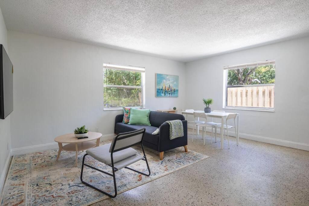Lovely 2 Bed 1 Bath Near Olas W/free Parking! *