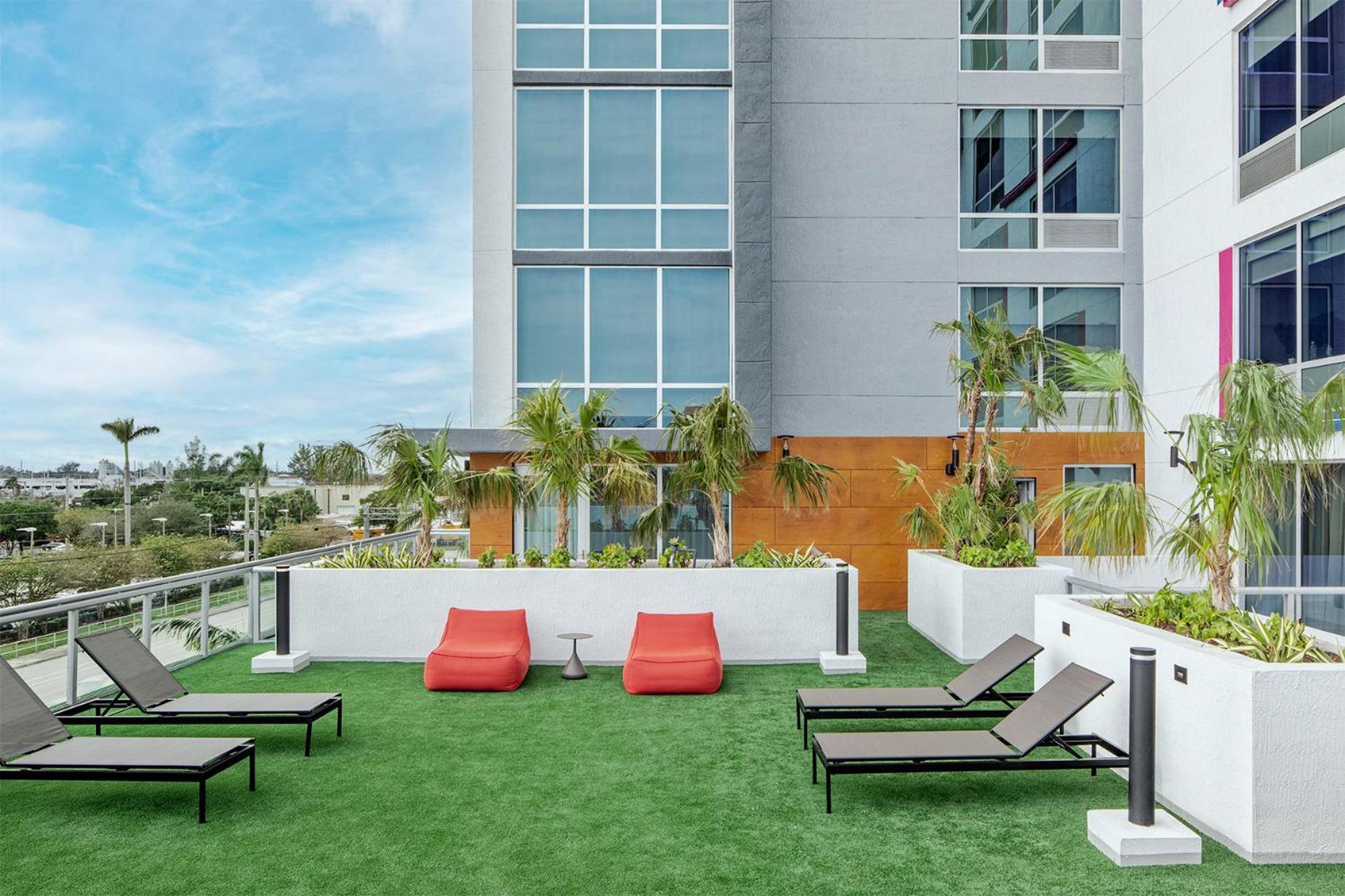 Aloft Lauderdale Airport & Cruise Port Hotel *