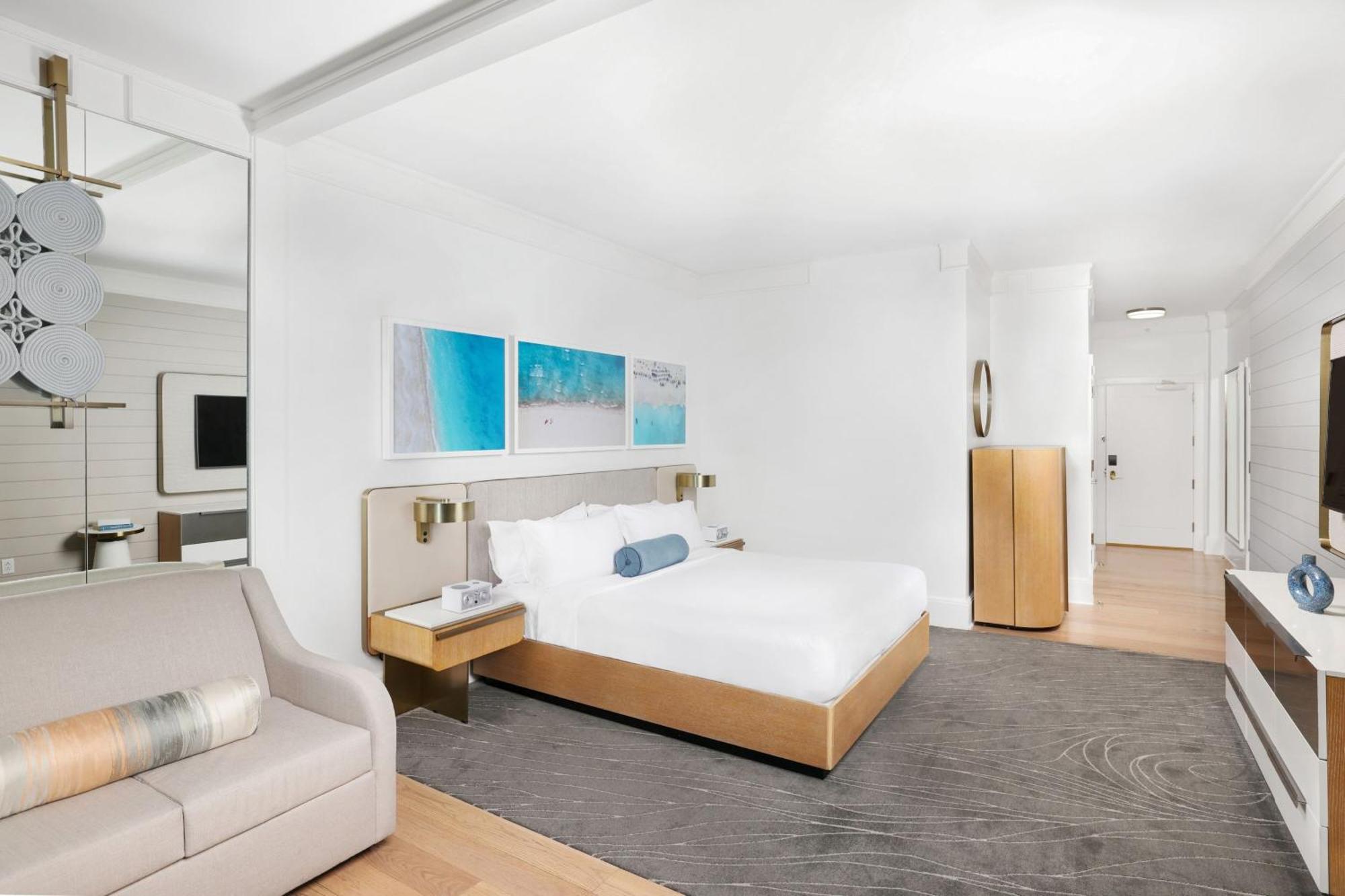 The Ritz-carlton, Lauderdale Hotel