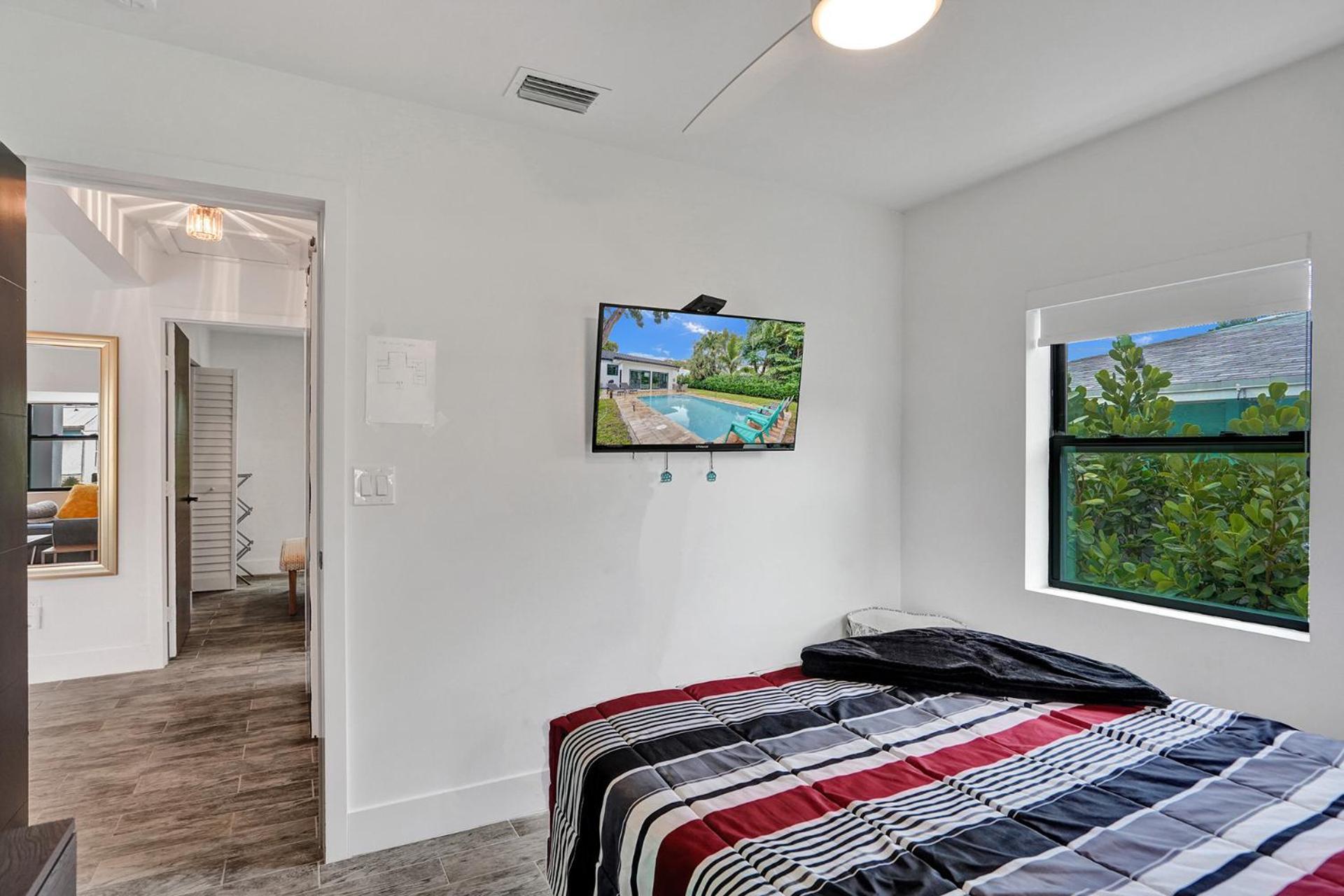 Private Tropical Oasis - Heated Pool For 1 To 6 Holiday home Fort Lauderdale