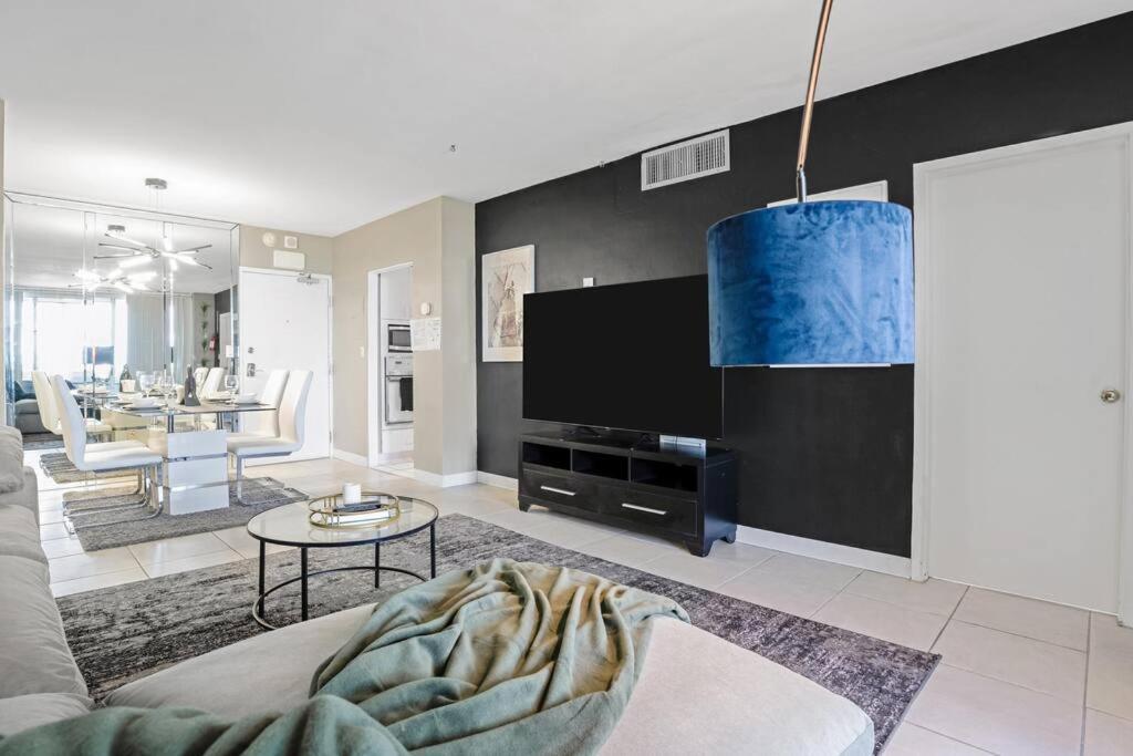 Apartment Relaxing Escape Oceanfront Pool Gem On The
