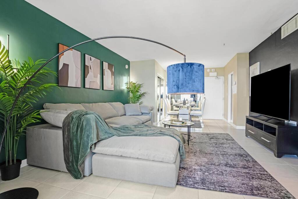 Apartment Relaxing Escape Oceanfront Pool Gem On The