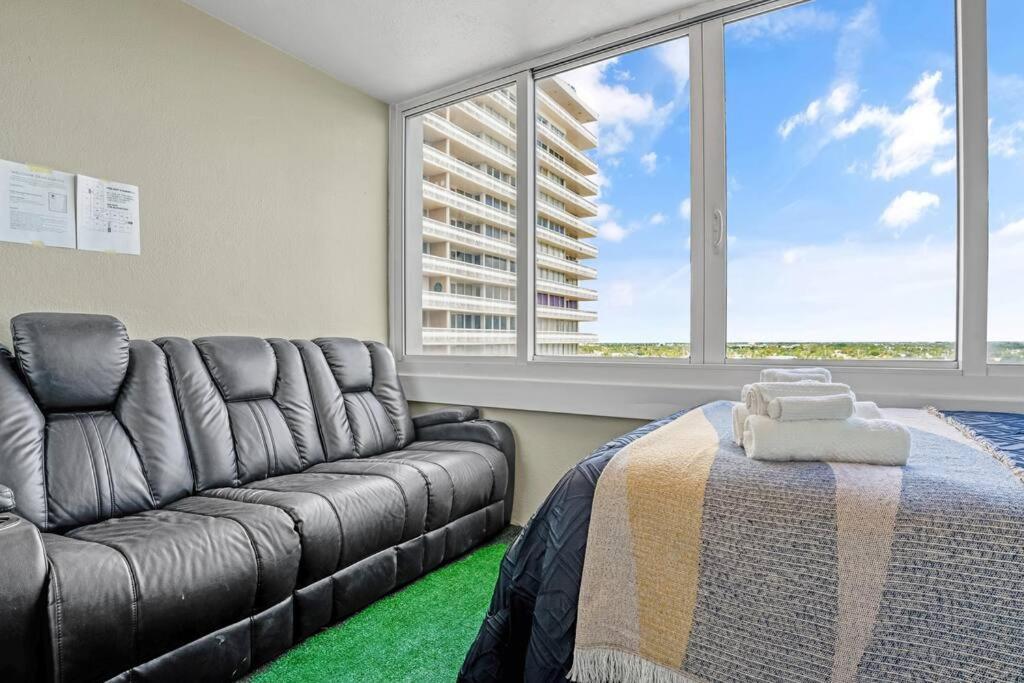 Apartment Relaxing Escape Oceanfront Pool Gem On The Fort Lauderdale