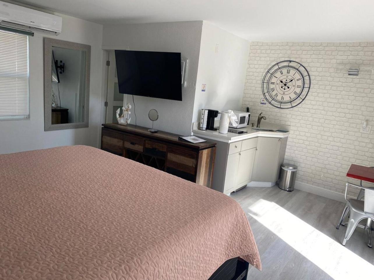 Apartment 2 Min Walk To The Beach- Renovated King #2 Fort Lauderdale