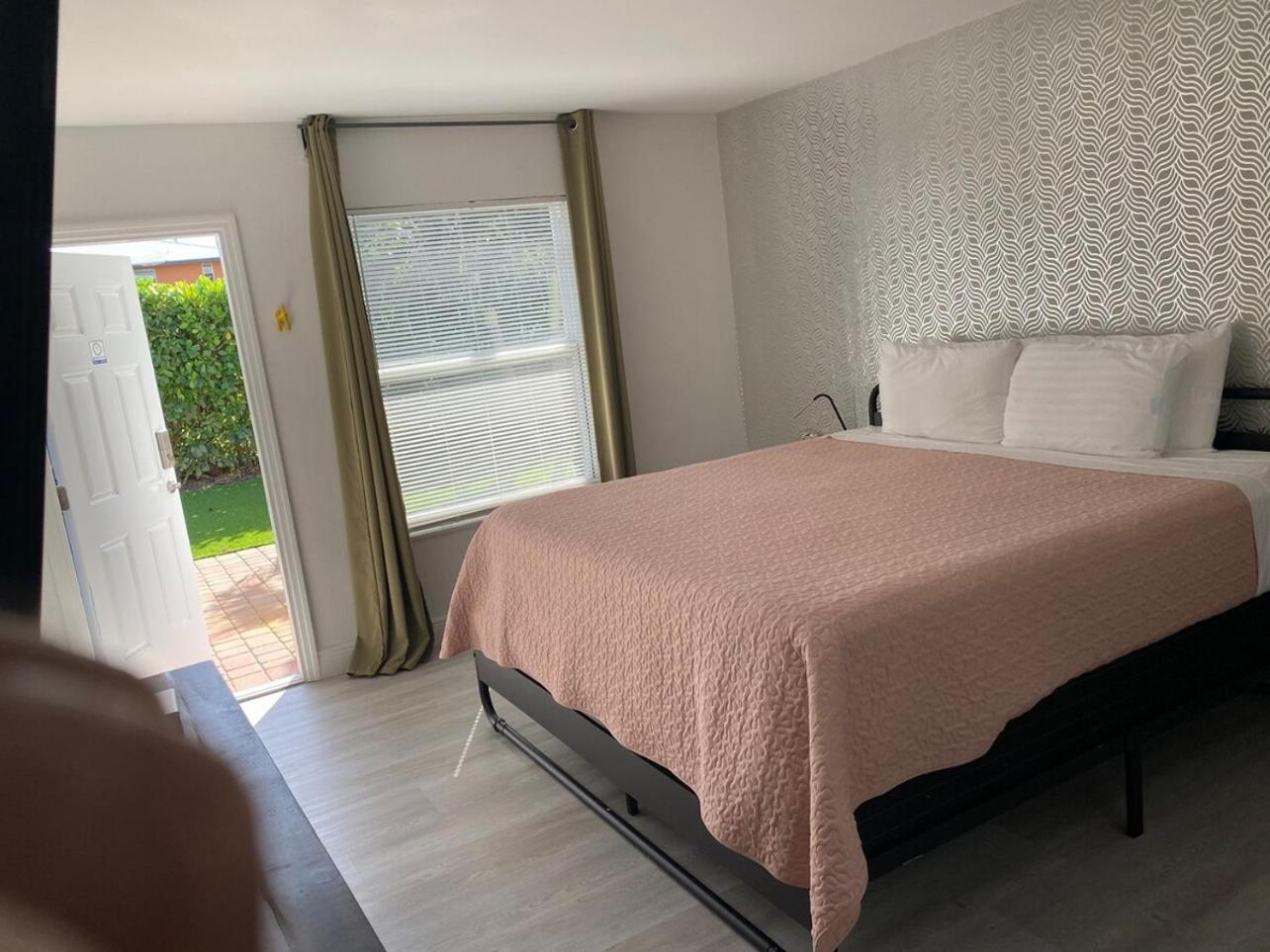 2 Min Walk To The Beach- Renovated King #2