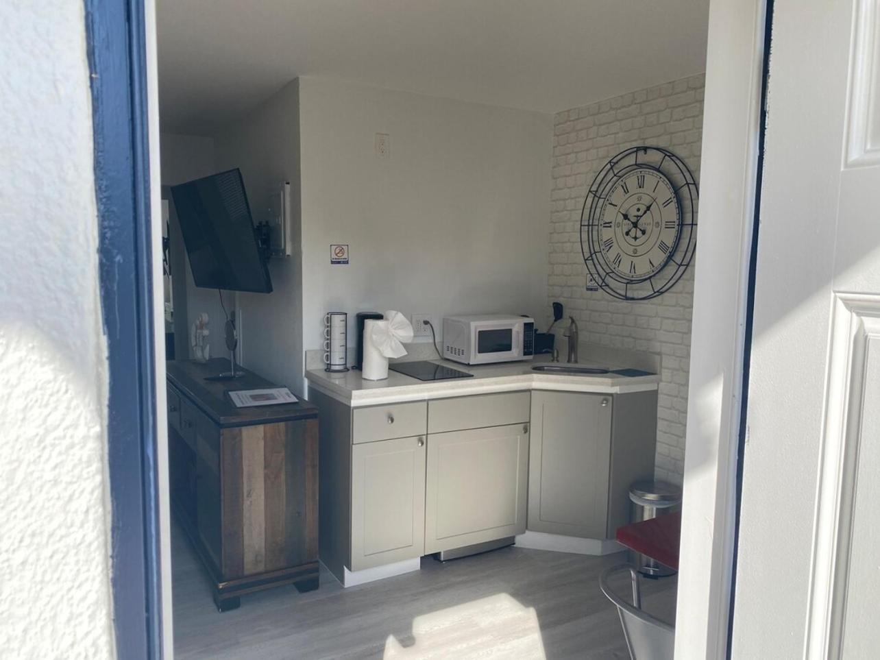Apartment 2 Min Walk To The Beach- Renovated King #2