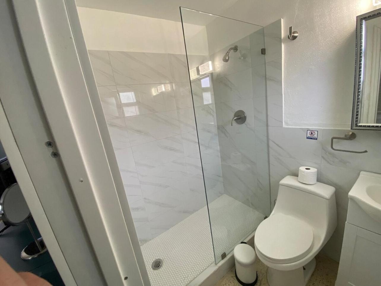 Steps To The -renovated Unit #1 Fort Lauderdale