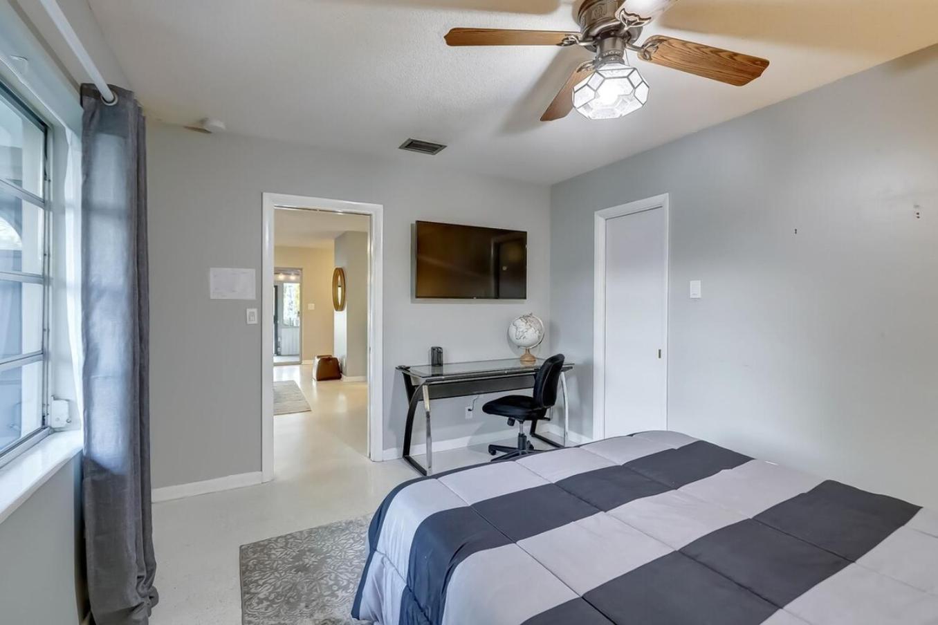 Waterfront Private Patio Pool Apartment Fort Lauderdale