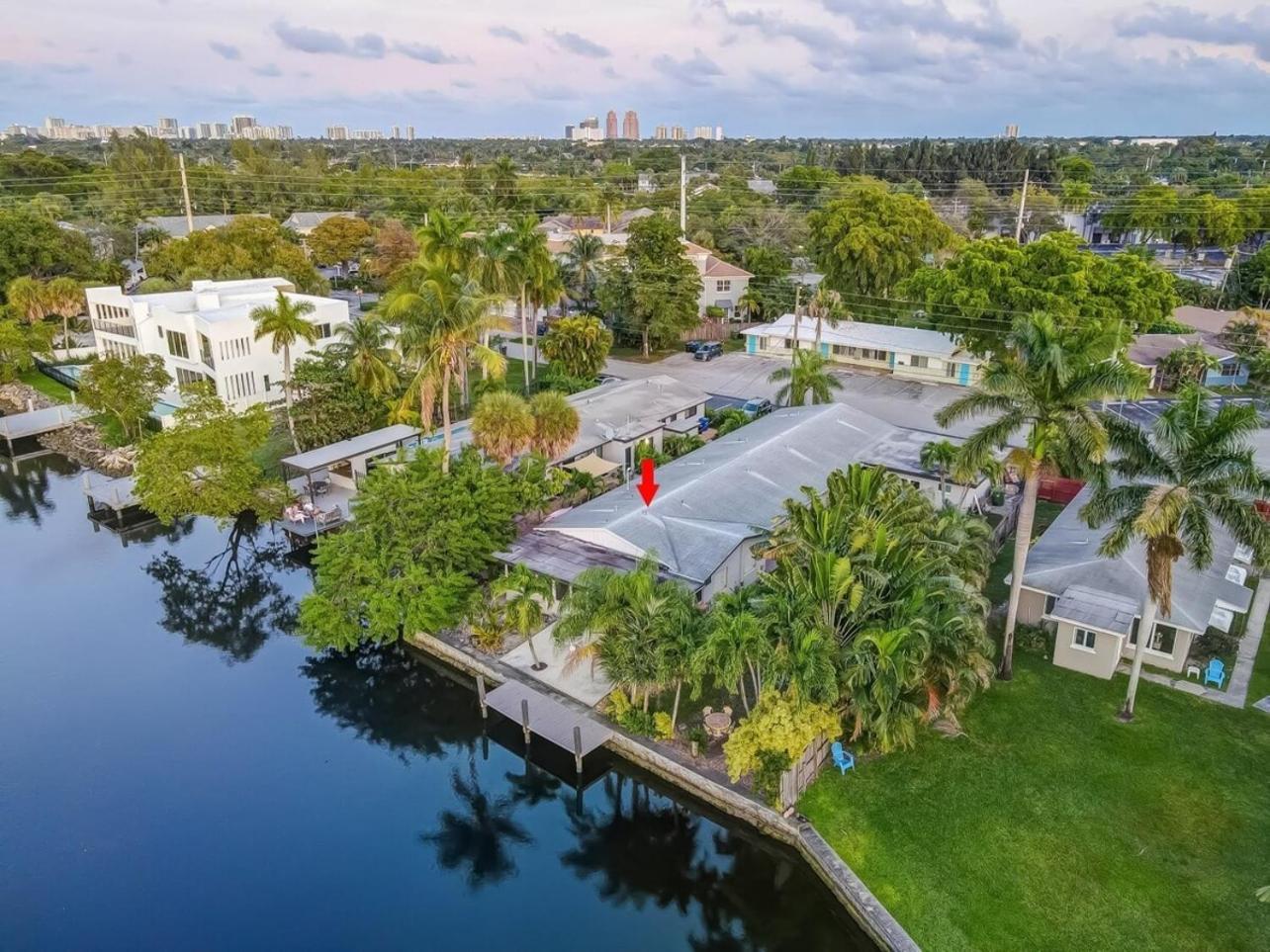 Apartment Waterfront Private Patio Pool *