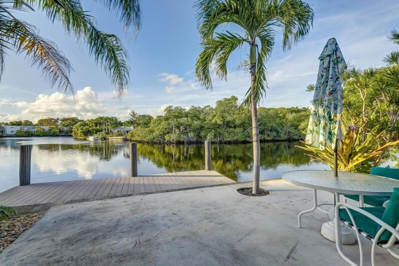 Apartment Waterfront Private Patio Pool Fort Lauderdale