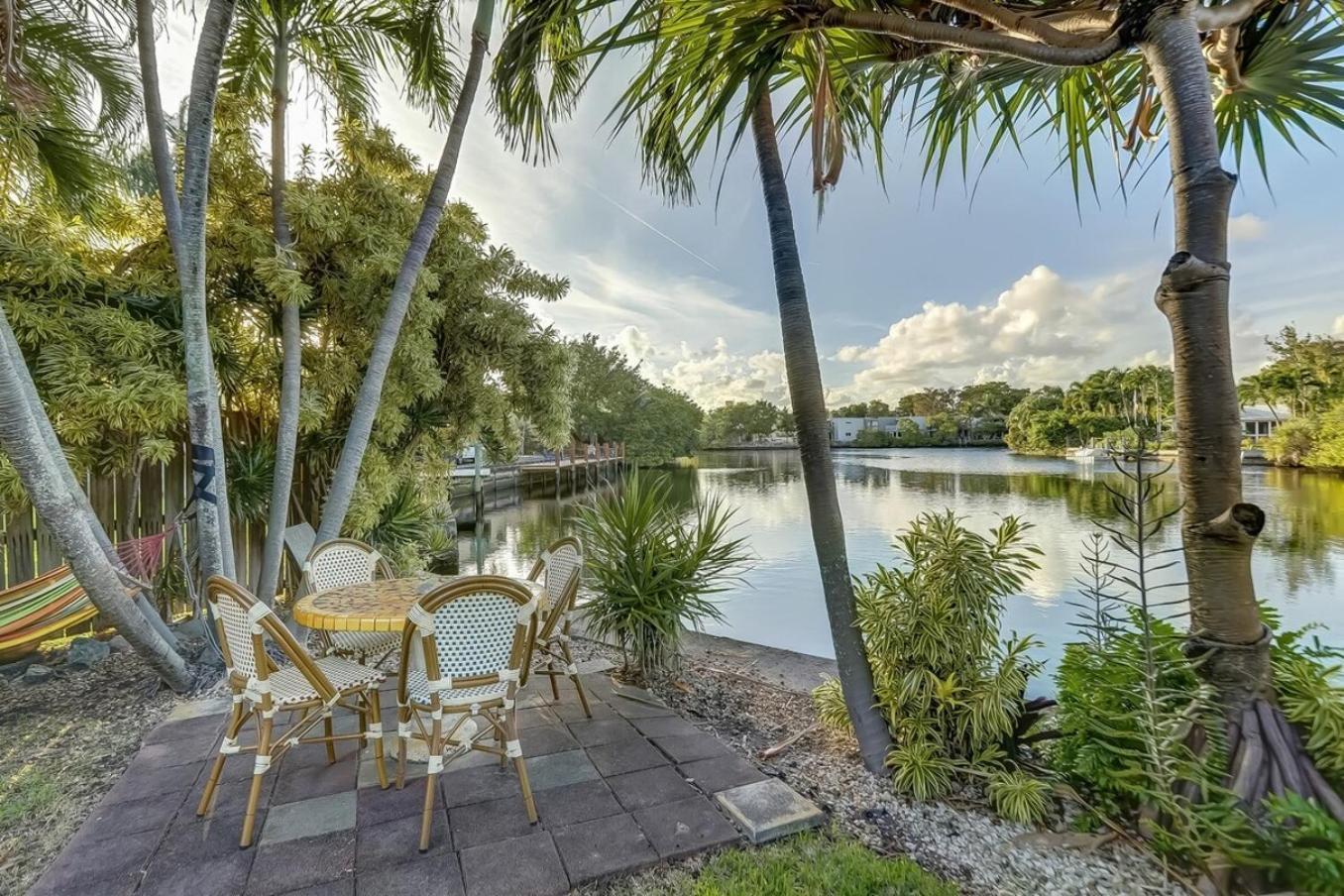 Apartment Waterfront Private Patio Pool